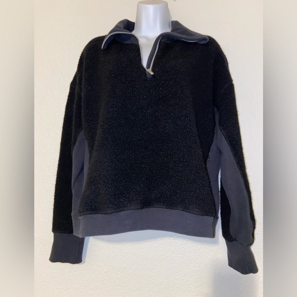 Lululemon Stand Out Sherpa Black 1/2 zip Women’s size 10